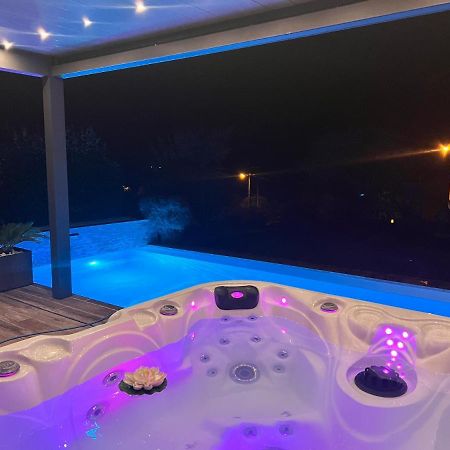 Suite Romantique Le Temps D'Un Instant Loveroom Hammam Jacuzzi Piscine Villeneuve  外观 照片